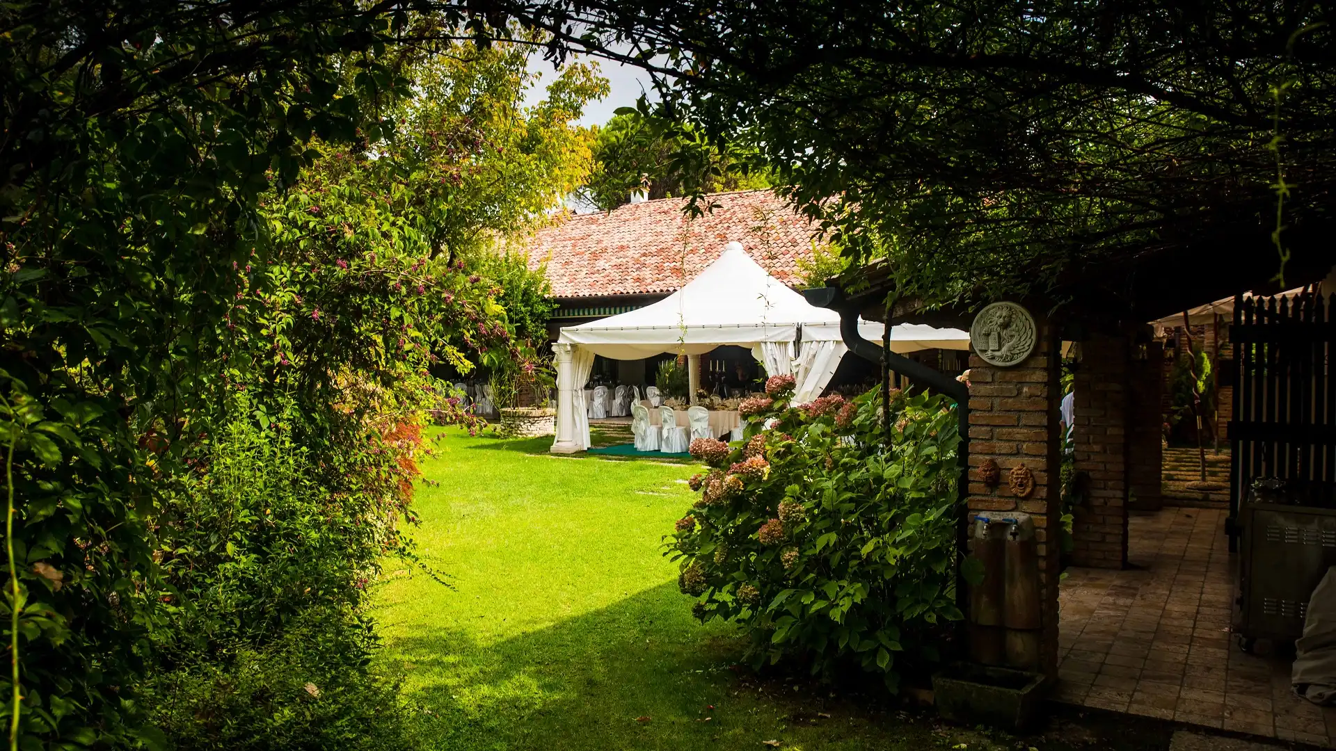 Il gazebo visto dal giardino