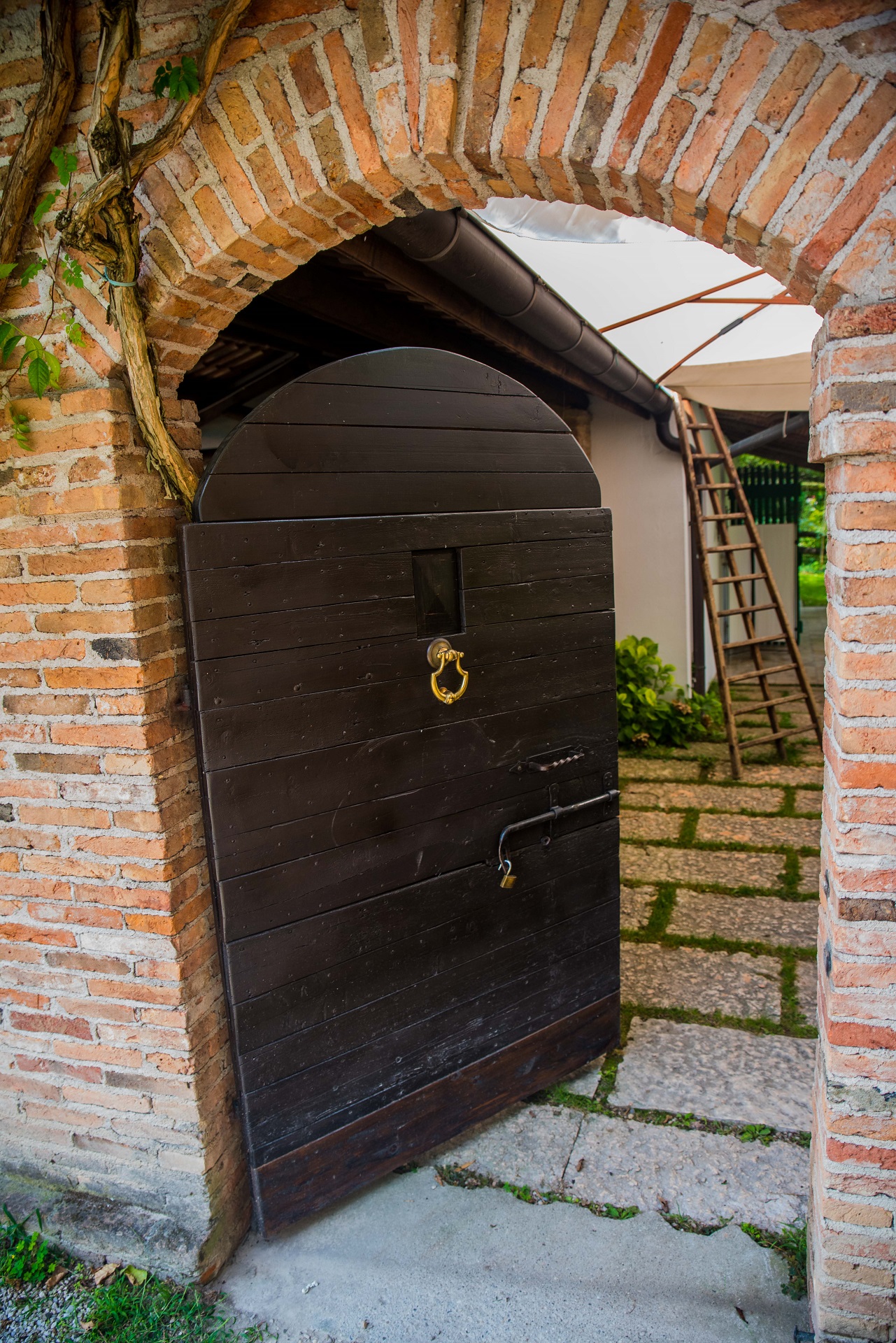 Ingresso ad arco in mattoni
