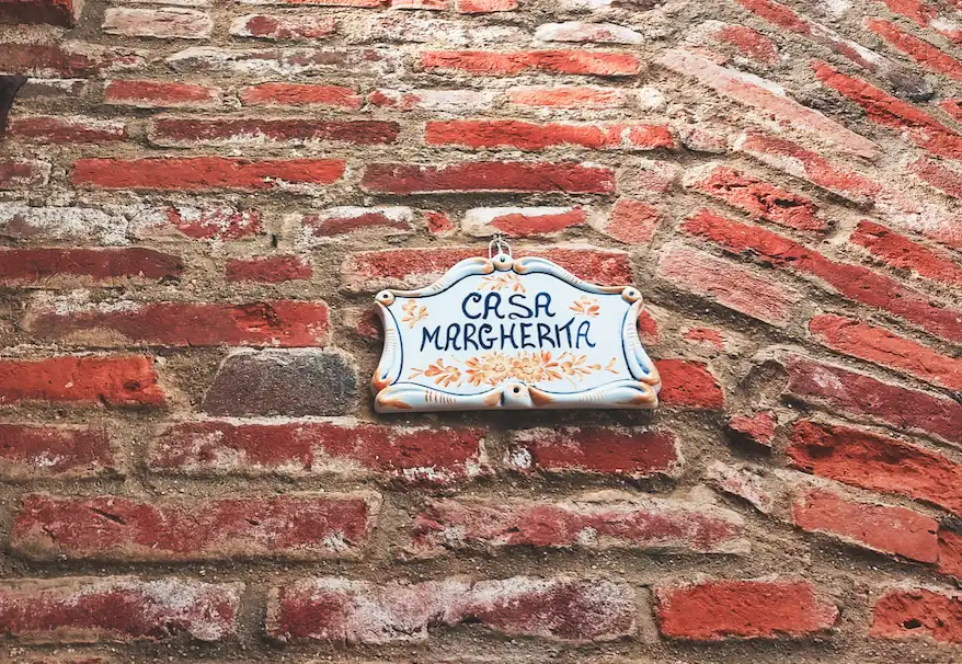 L'insegna Casa Margherita